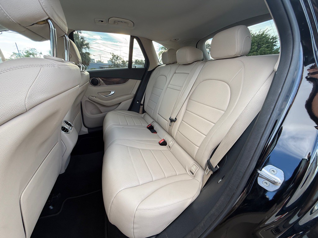 2016 Mercedes-Benz GLC-Class Image 11