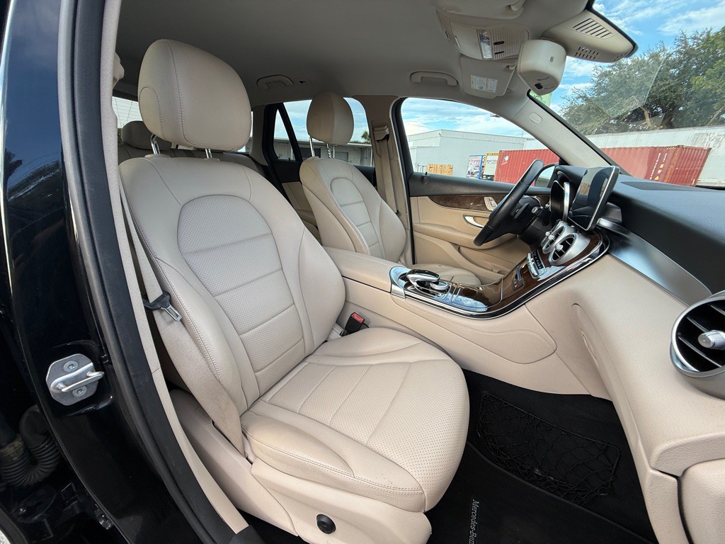 2016 Mercedes-Benz GLC-Class Image 17