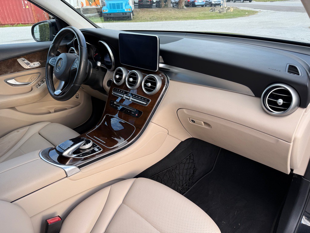 2016 Mercedes-Benz GLC-Class Image 18