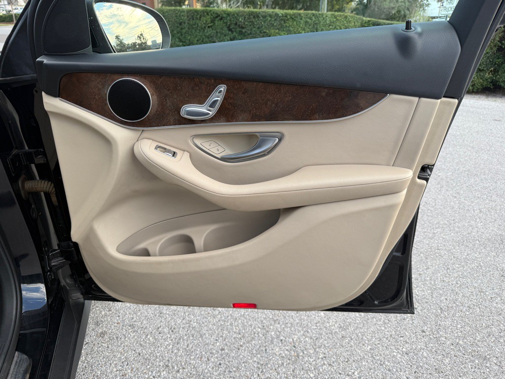 2016 Mercedes-Benz GLC-Class Image 19