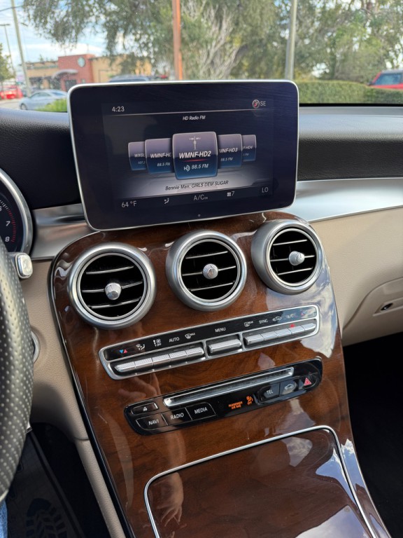 2016 Mercedes-Benz GLC-Class Image 21