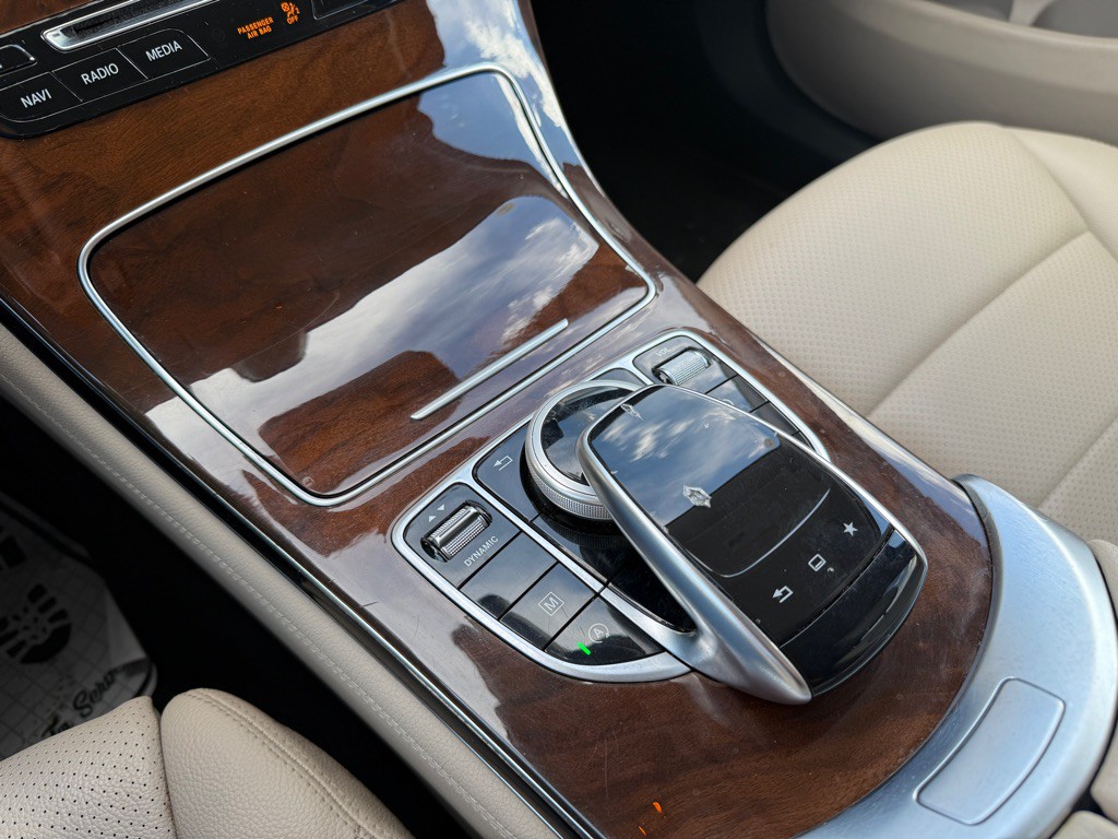 2016 Mercedes-Benz GLC-Class Image 22