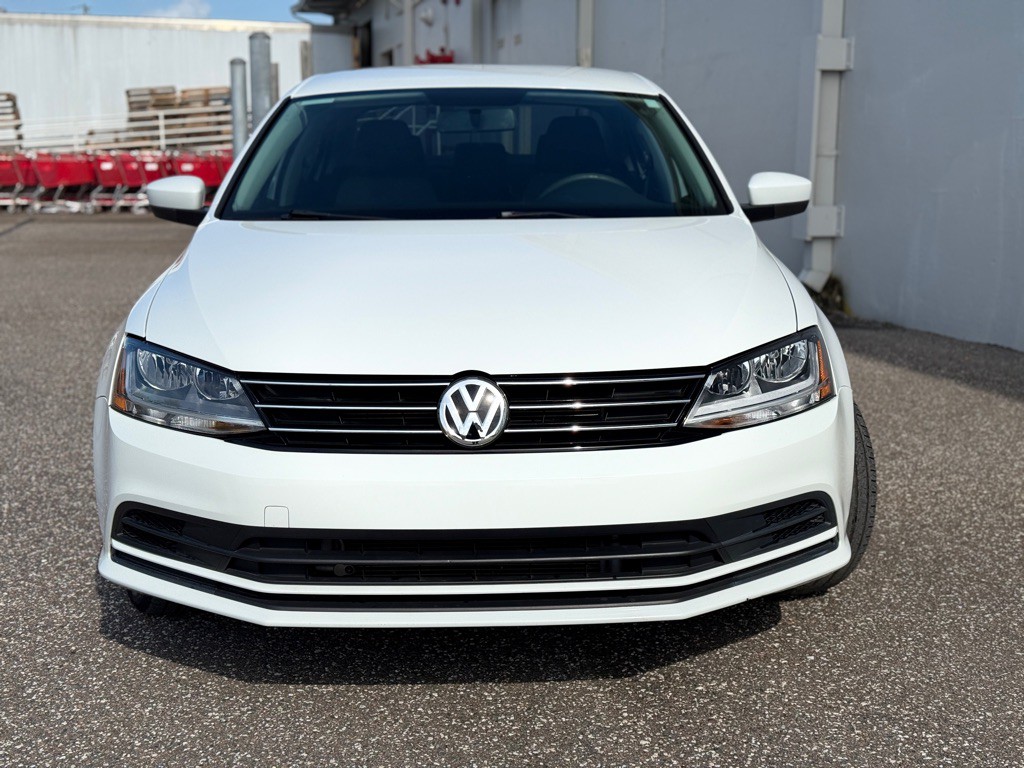 2017 Volkswagen Jetta Image 2