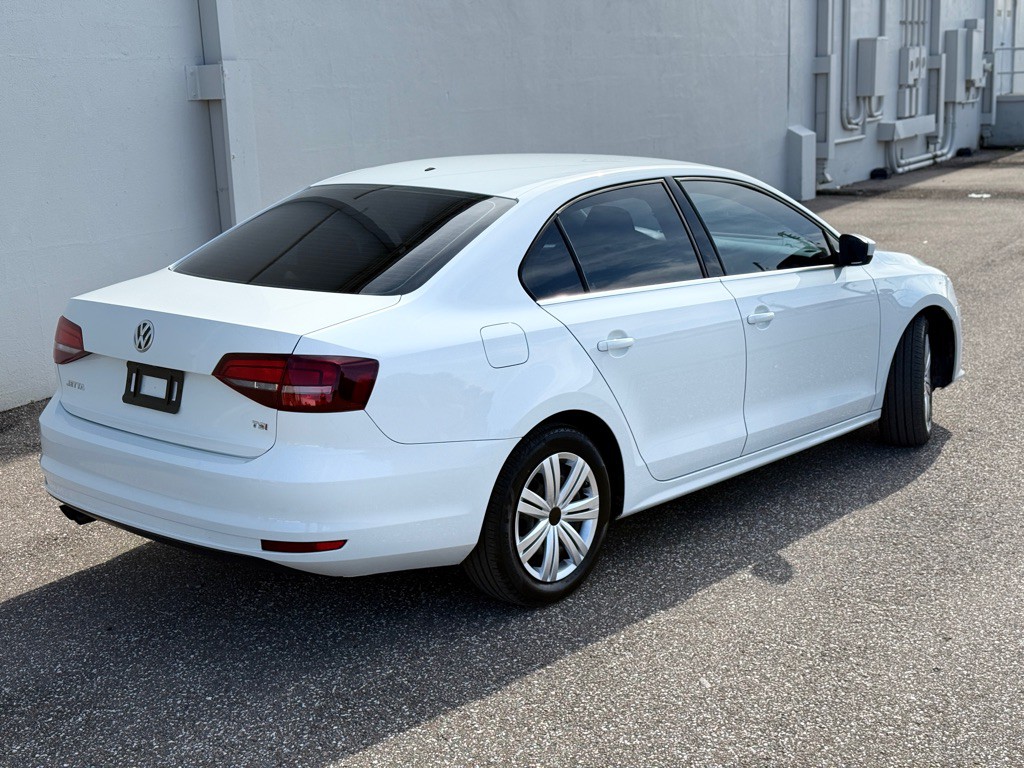 2017 Volkswagen Jetta Image 5