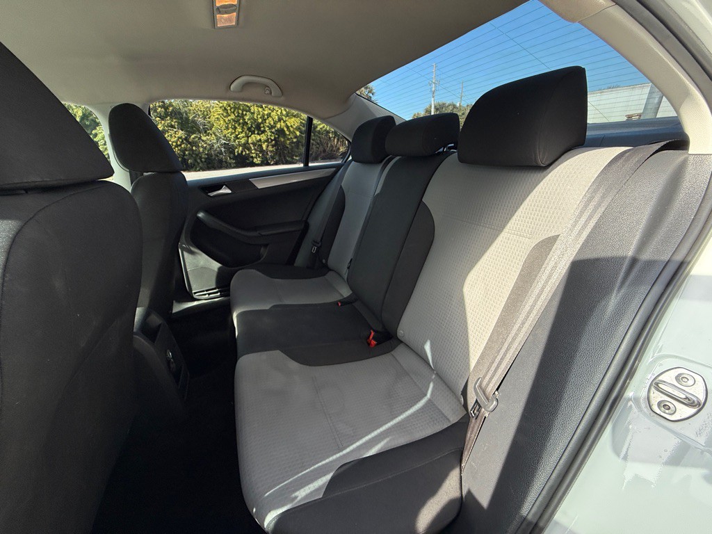 2017 Volkswagen Jetta Image 10