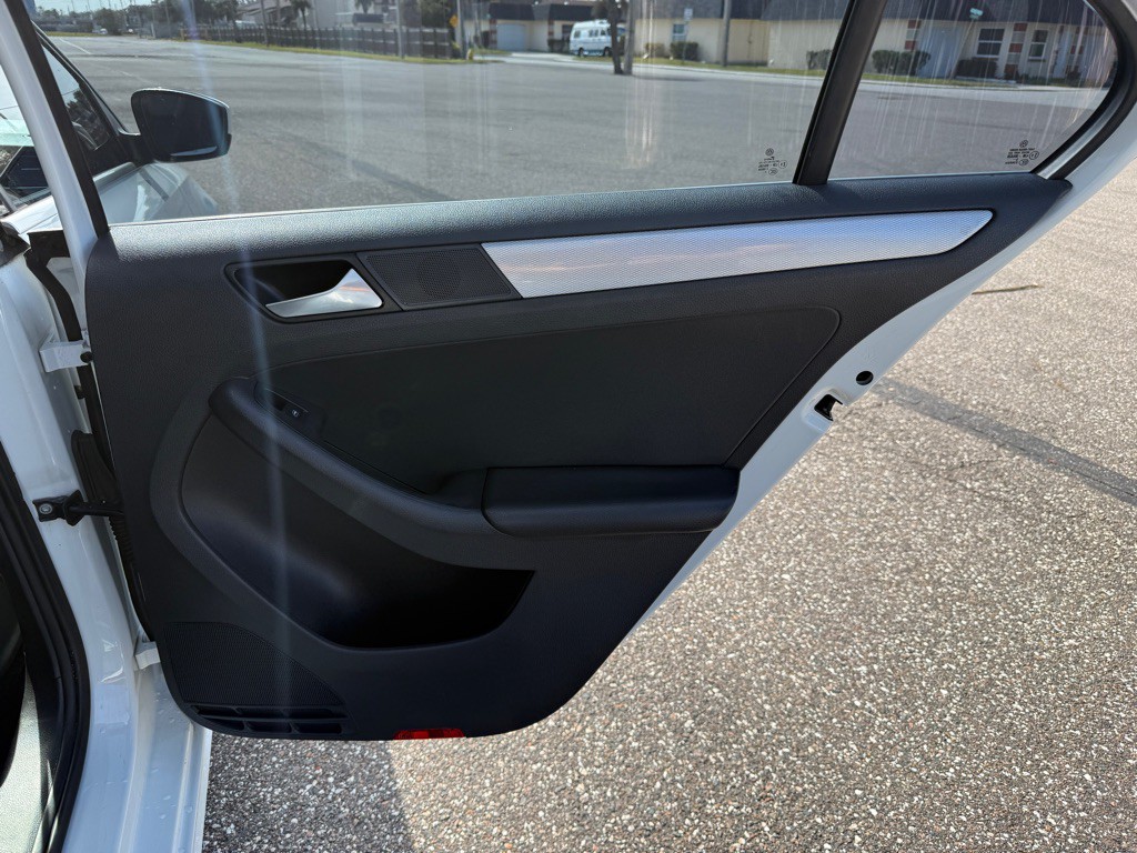 2017 Volkswagen Jetta Image 16
