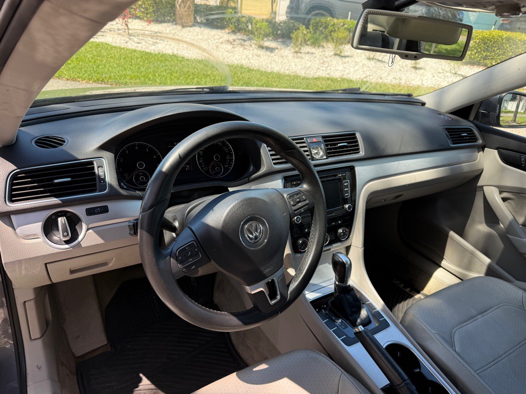 2013 Volkswagen Passat Image 11