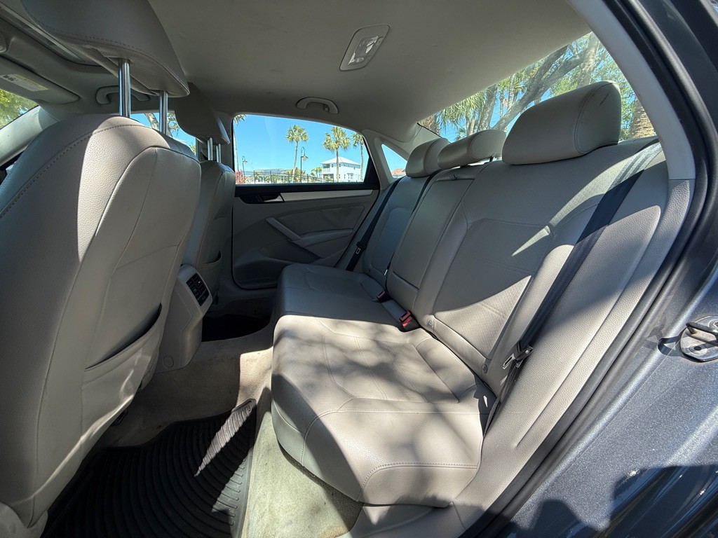 2013 Volkswagen Passat Image 13