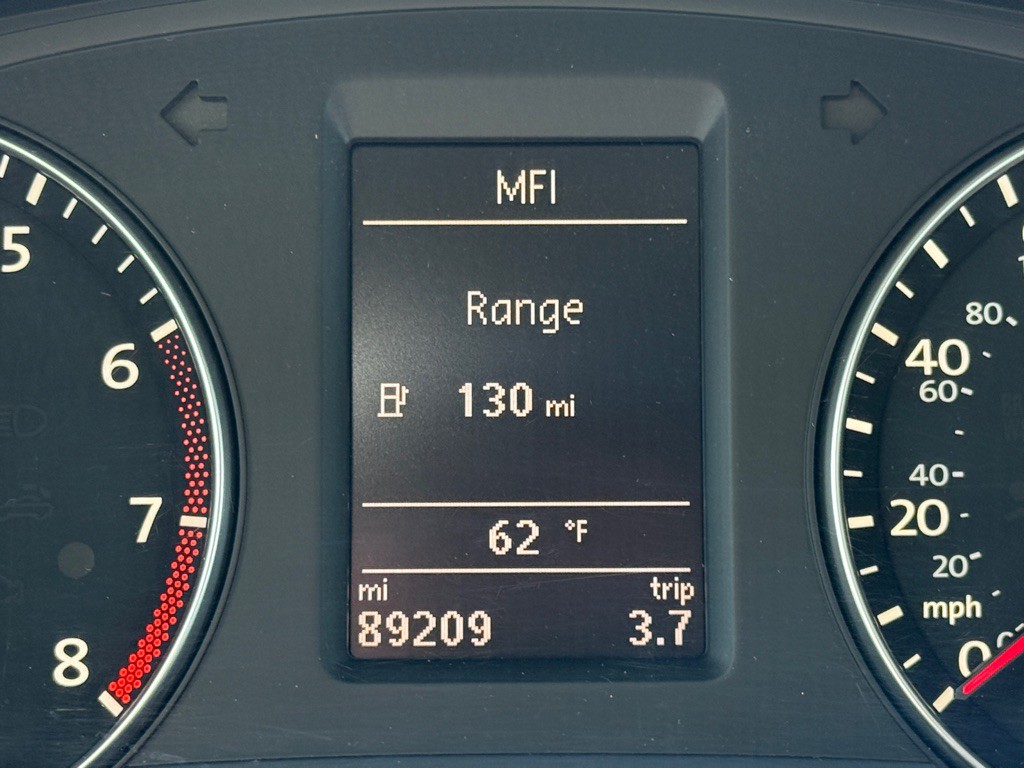 2013 Volkswagen Passat Image 25