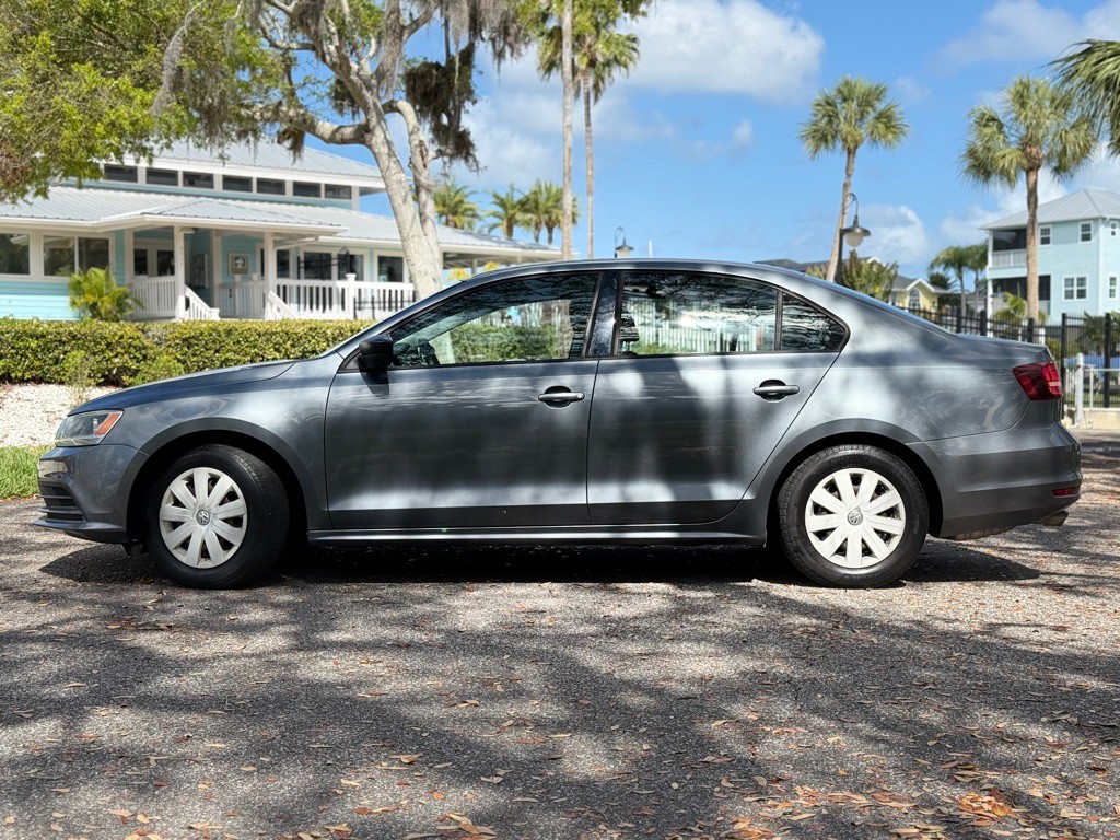 2016 Volkswagen Jetta Image 2