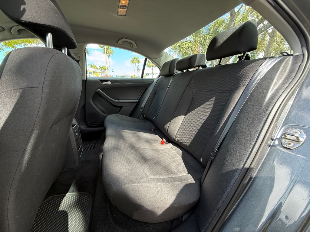 2016 Volkswagen Jetta Image 12