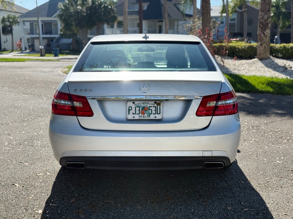 2011 Mercedes-Benz E-Class Image 4