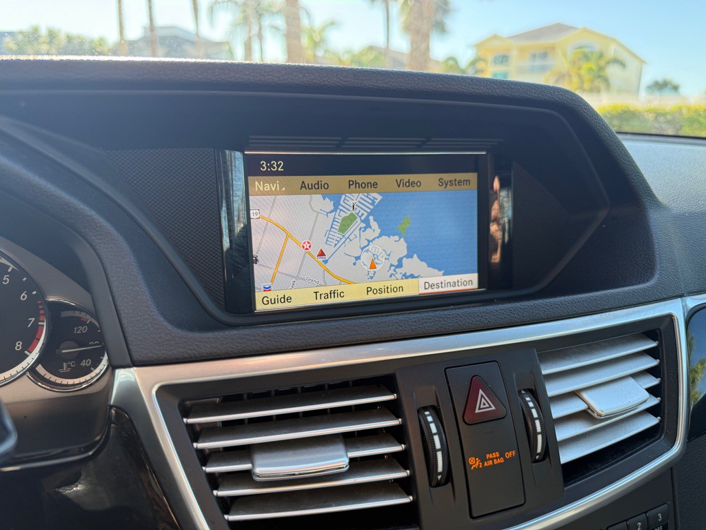 2011 Mercedes-Benz E-Class Image 24