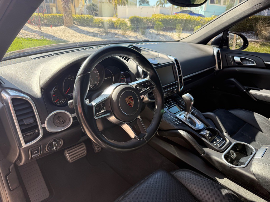 2016 Porsche Cayenne Image 9