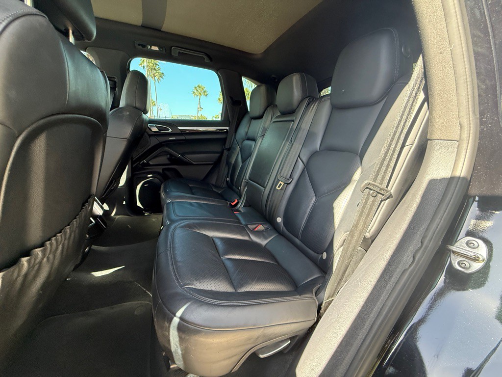 2016 Porsche Cayenne Image 11