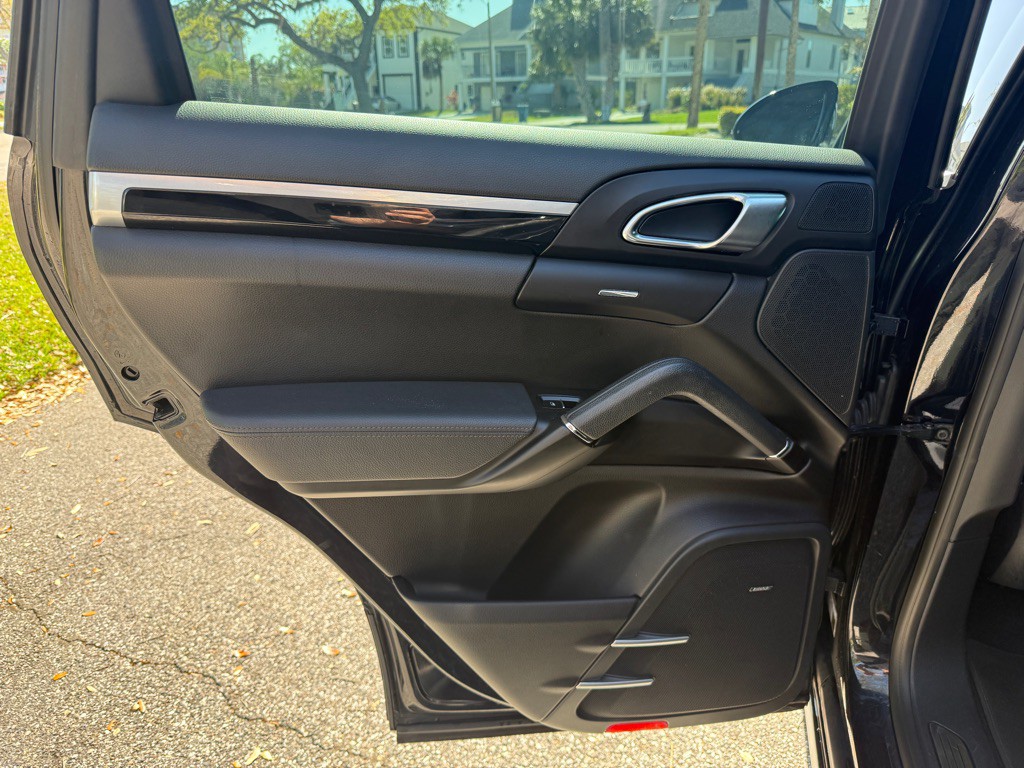 2016 Porsche Cayenne Image 13