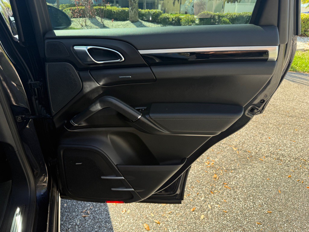 2016 Porsche Cayenne Image 17
