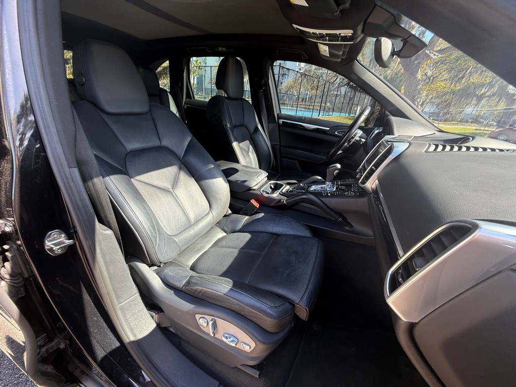 2016 Porsche Cayenne Image 18