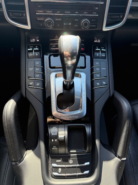 2016 Porsche Cayenne Image 23