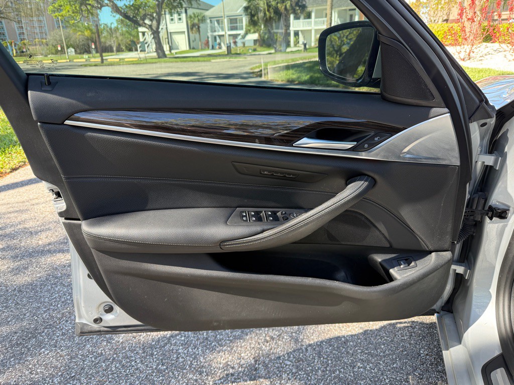 2019 BMW 5 Series Image 11