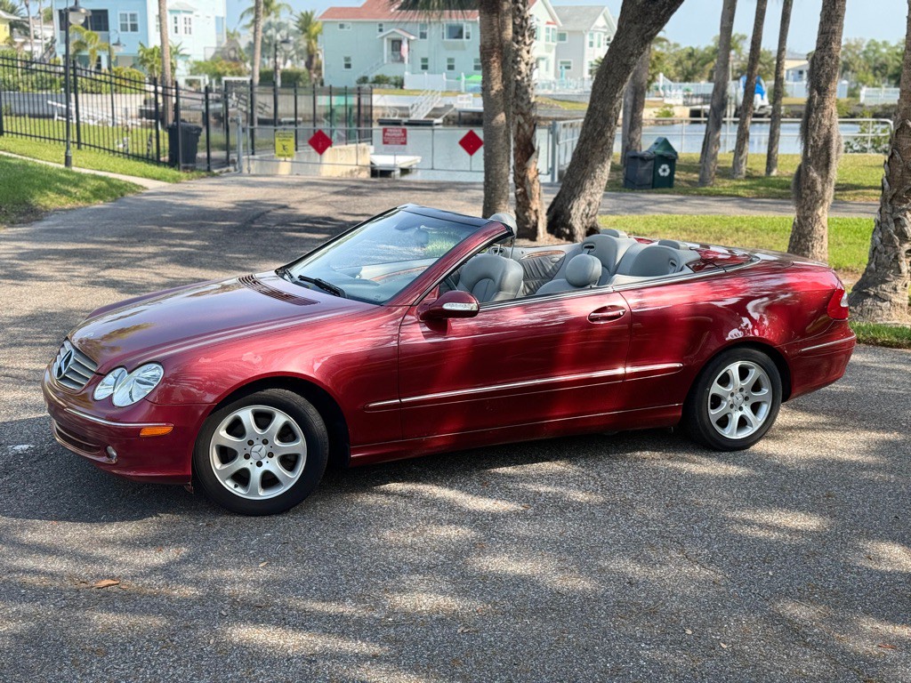 2004 Mercedes-Benz CLK-Class Image 2