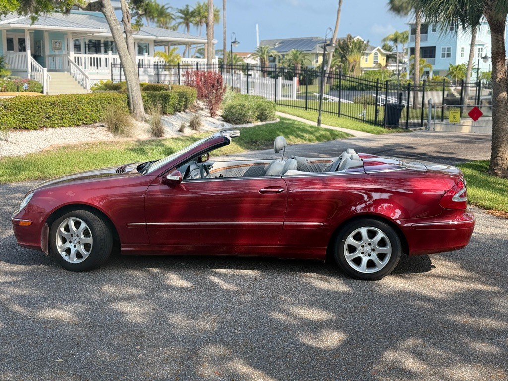 2004 Mercedes-Benz CLK-Class Image 3