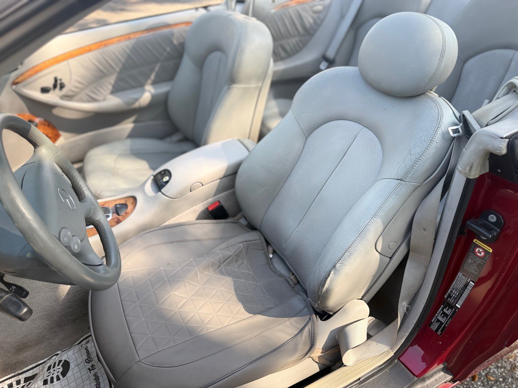 2004 Mercedes-Benz CLK-Class Image 12