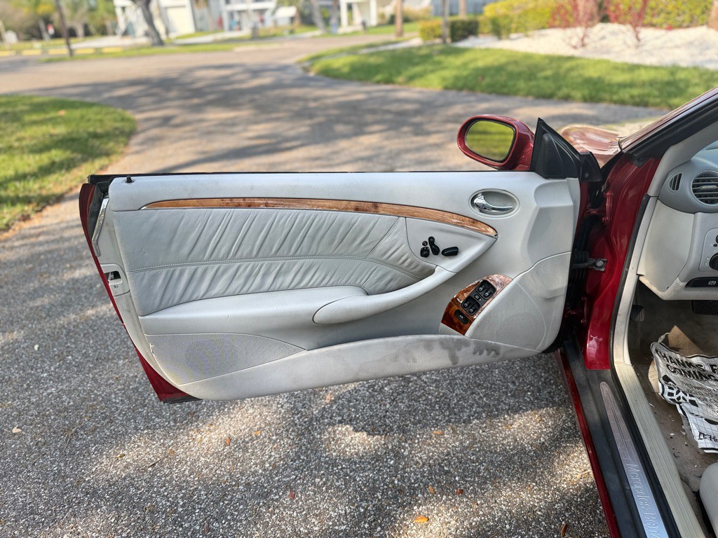 2004 Mercedes-Benz CLK-Class Image 13