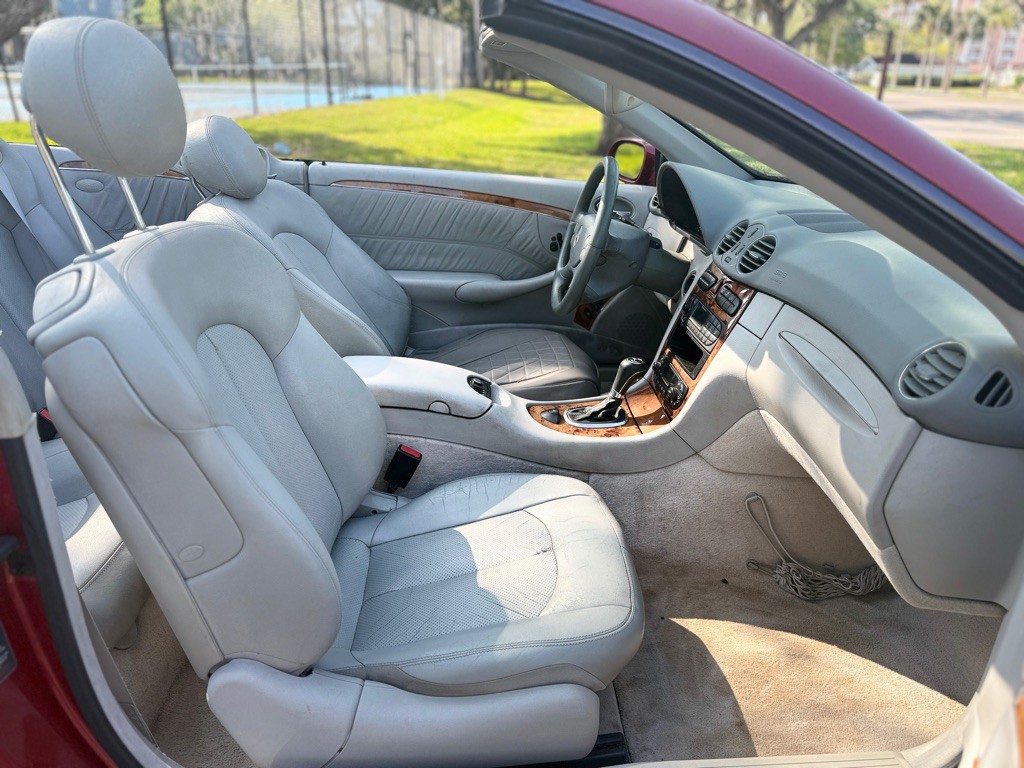2004 Mercedes-Benz CLK-Class Image 16