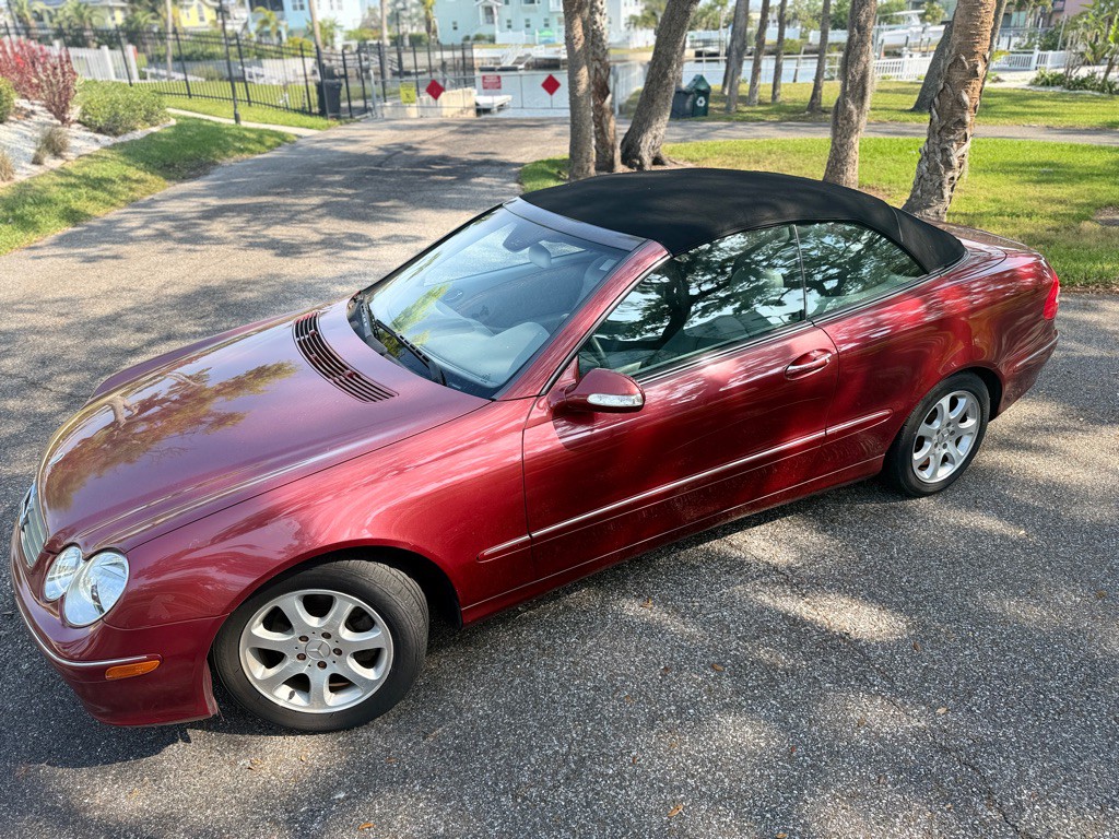 2004 Mercedes-Benz CLK-Class Image 21