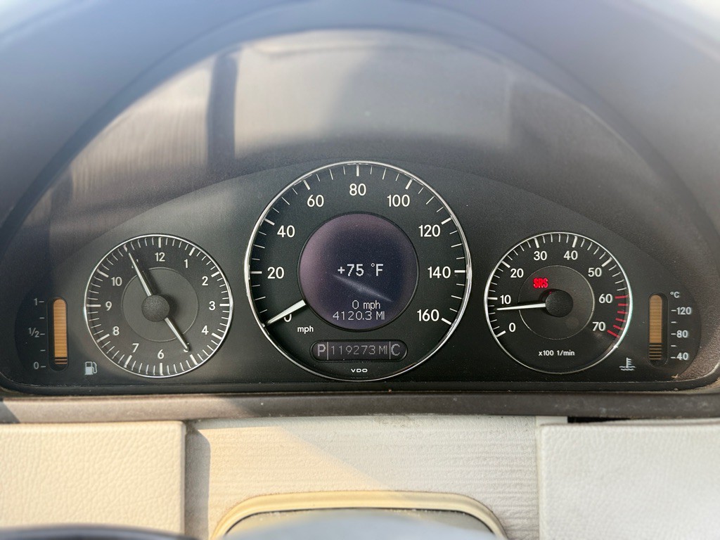 2004 Mercedes-Benz CLK-Class Image 25