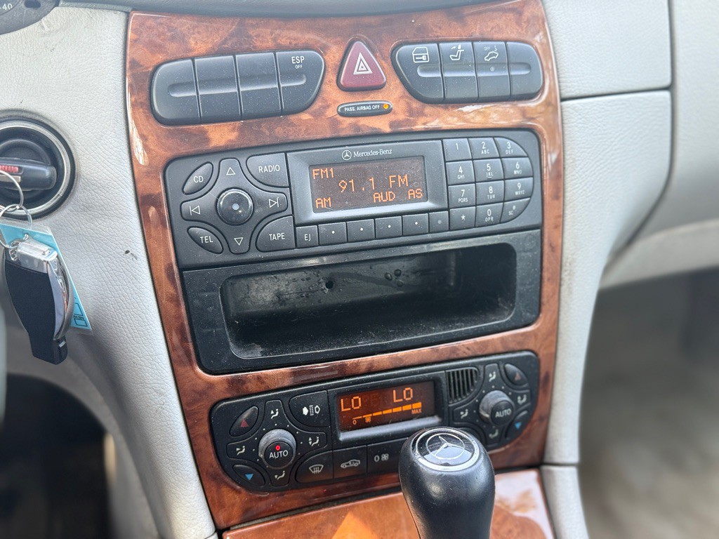 2004 Mercedes-Benz CLK-Class Image 26