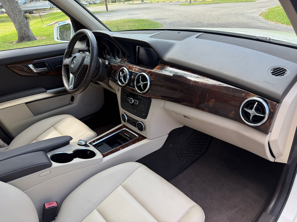 2015 Mercedes-Benz GLK-Class Image 21