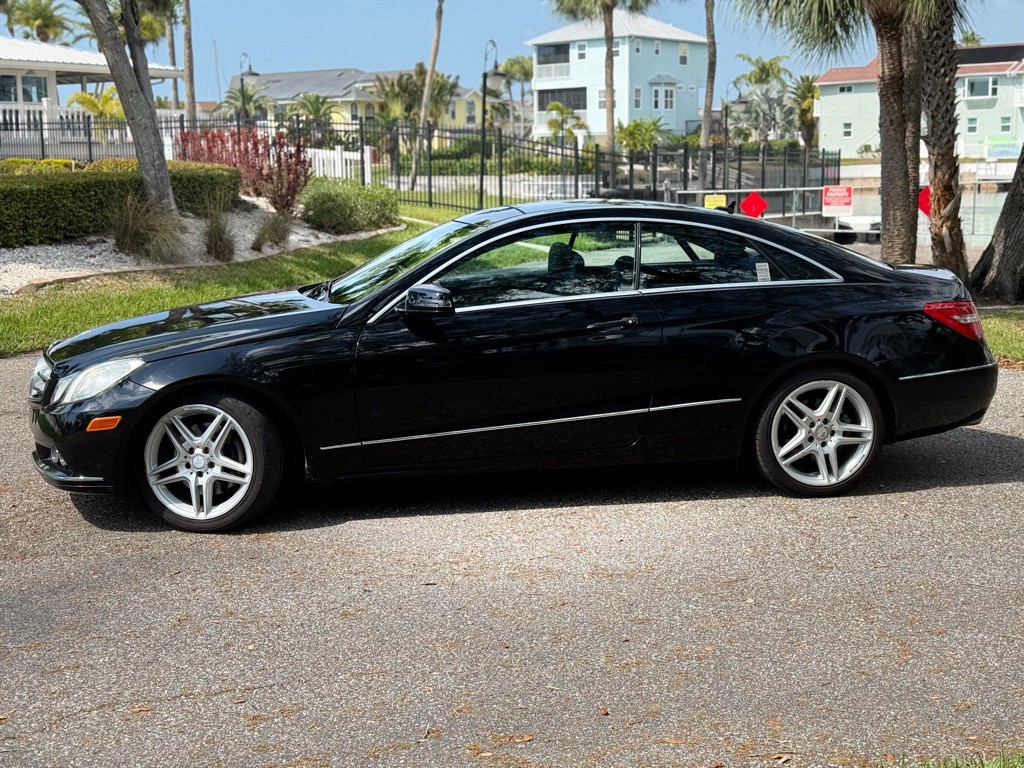 2011 Mercedes-Benz E-Class Image 2