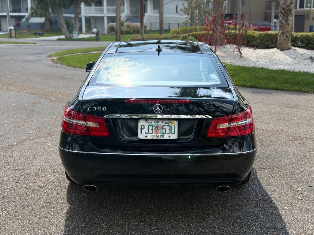 2011 Mercedes-Benz E-Class Image 4