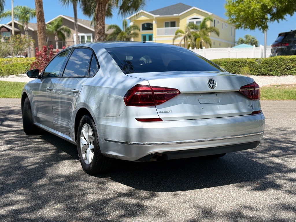 2018 Volkswagen Passat Image 3