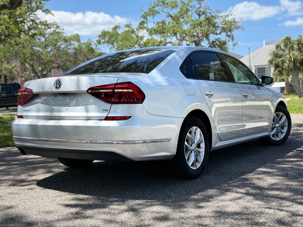 2018 Volkswagen Passat Image 5