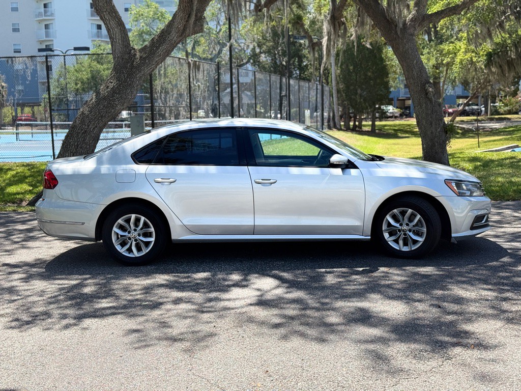 2018 Volkswagen Passat Image 6