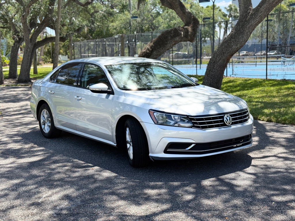 2018 Volkswagen Passat Image 7