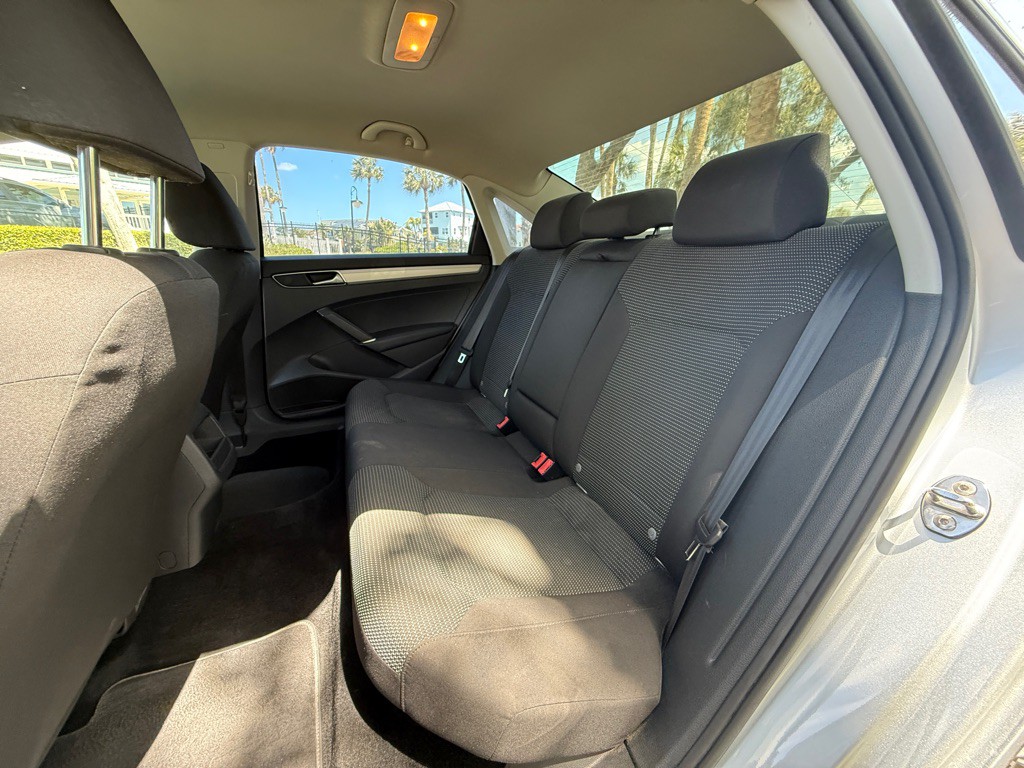 2018 Volkswagen Passat Image 12