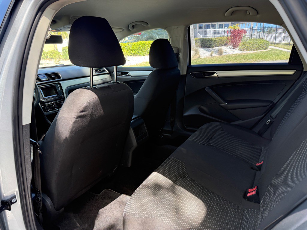 2018 Volkswagen Passat Image 13