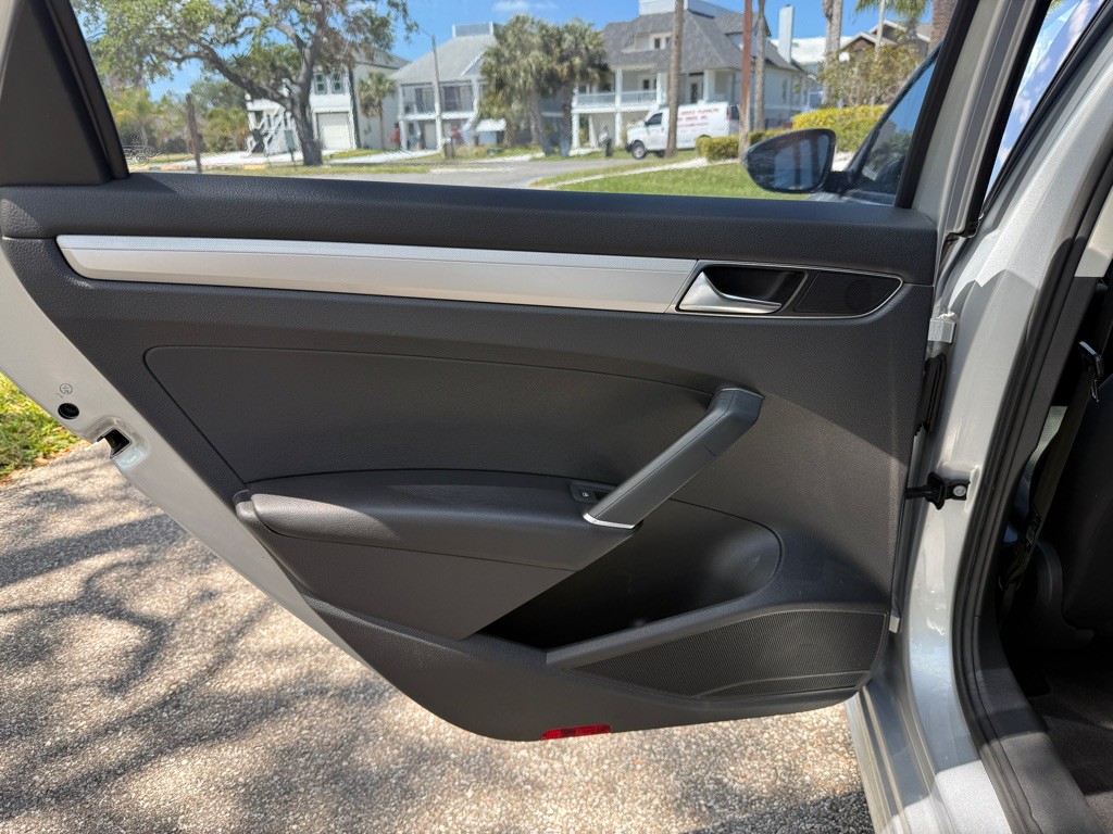 2018 Volkswagen Passat Image 14