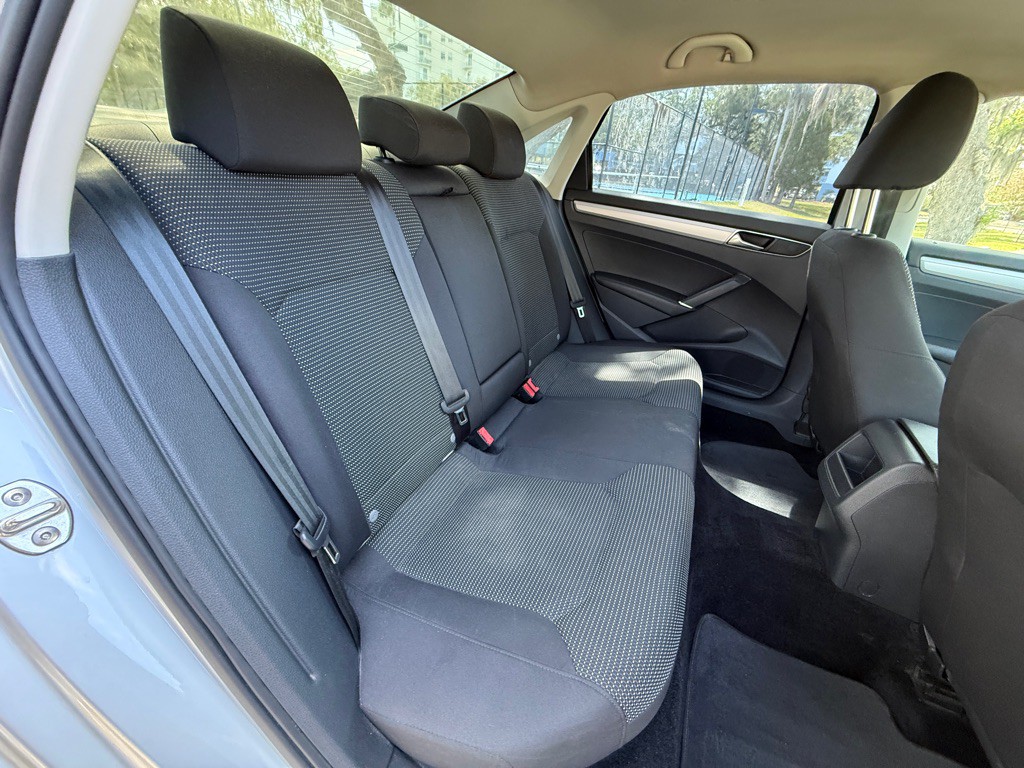2018 Volkswagen Passat Image 16