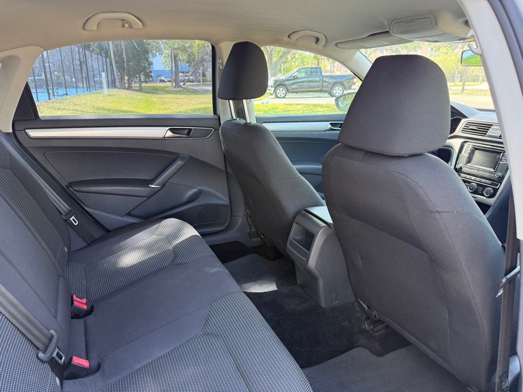 2018 Volkswagen Passat Image 17