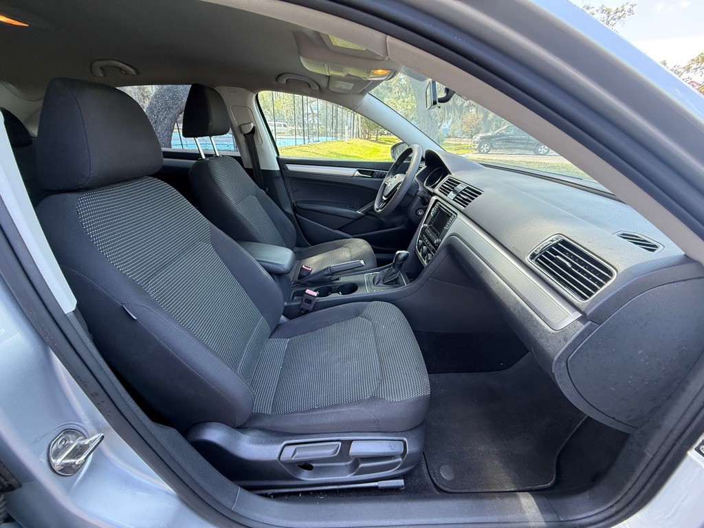 2018 Volkswagen Passat Image 19