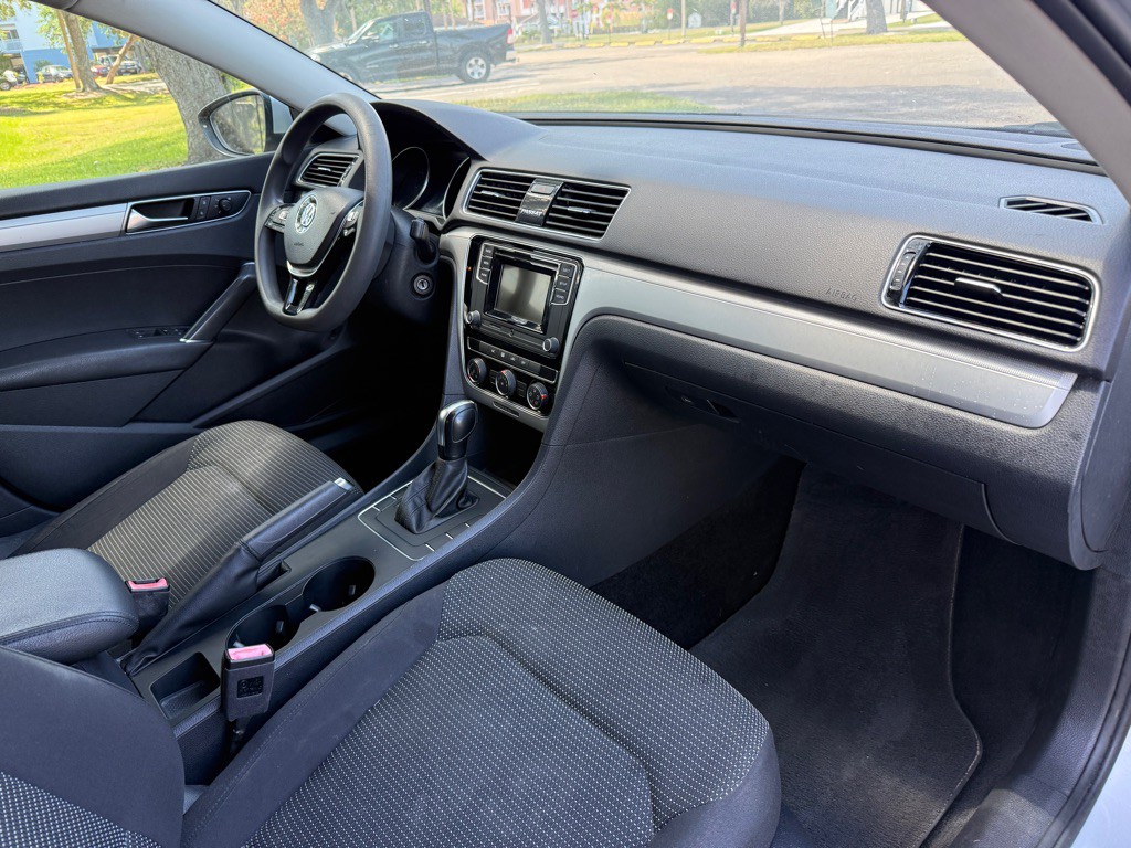 2018 Volkswagen Passat Image 20