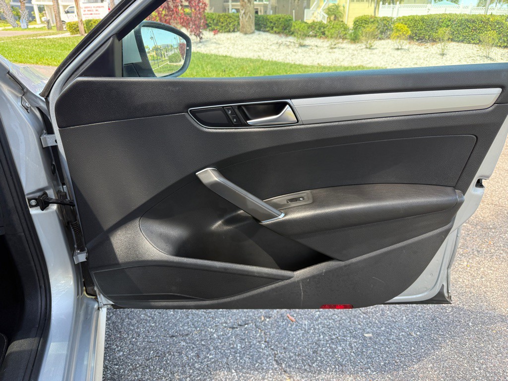 2018 Volkswagen Passat Image 21