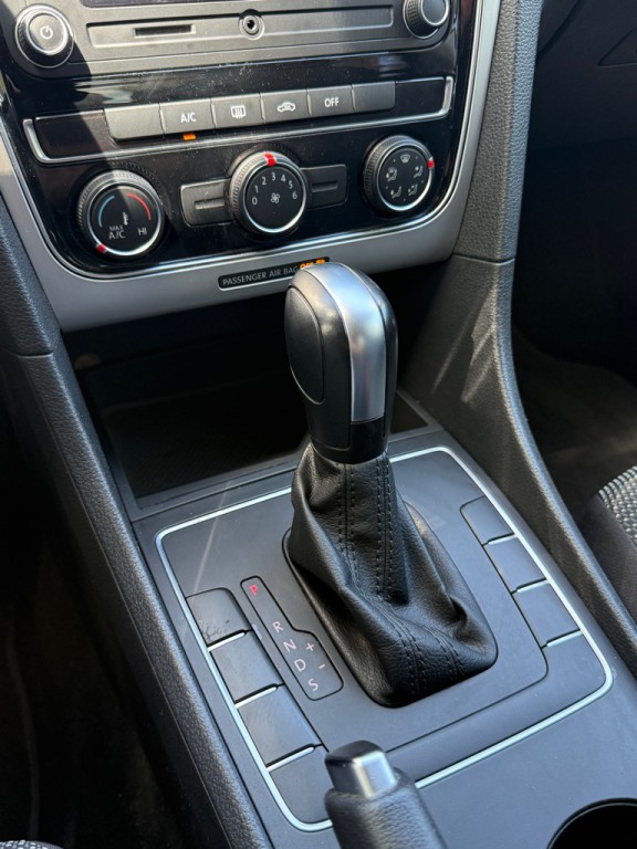 2018 Volkswagen Passat Image 24