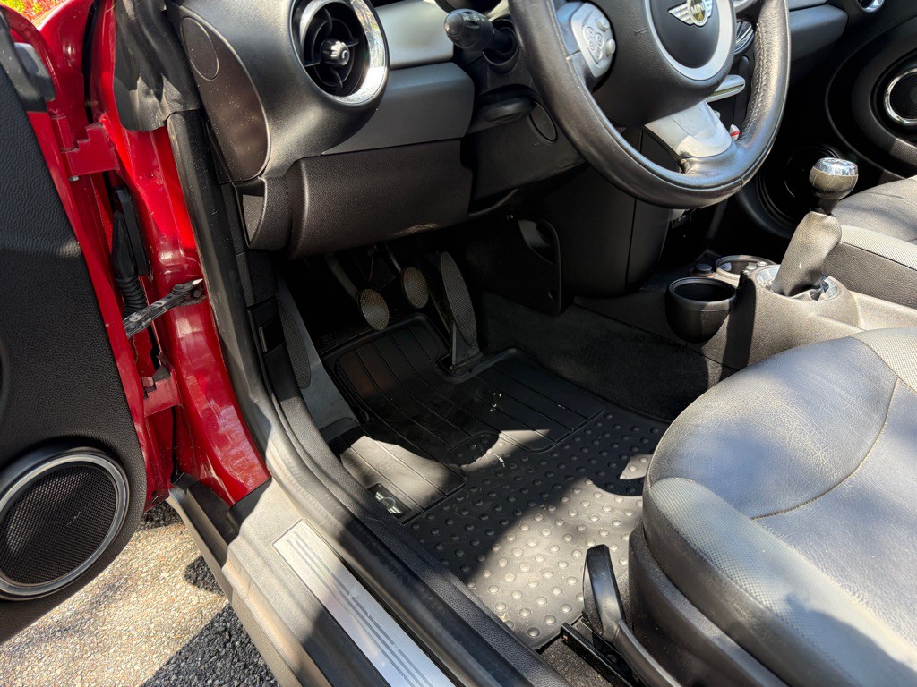 2010 MINI Cooper Image 12