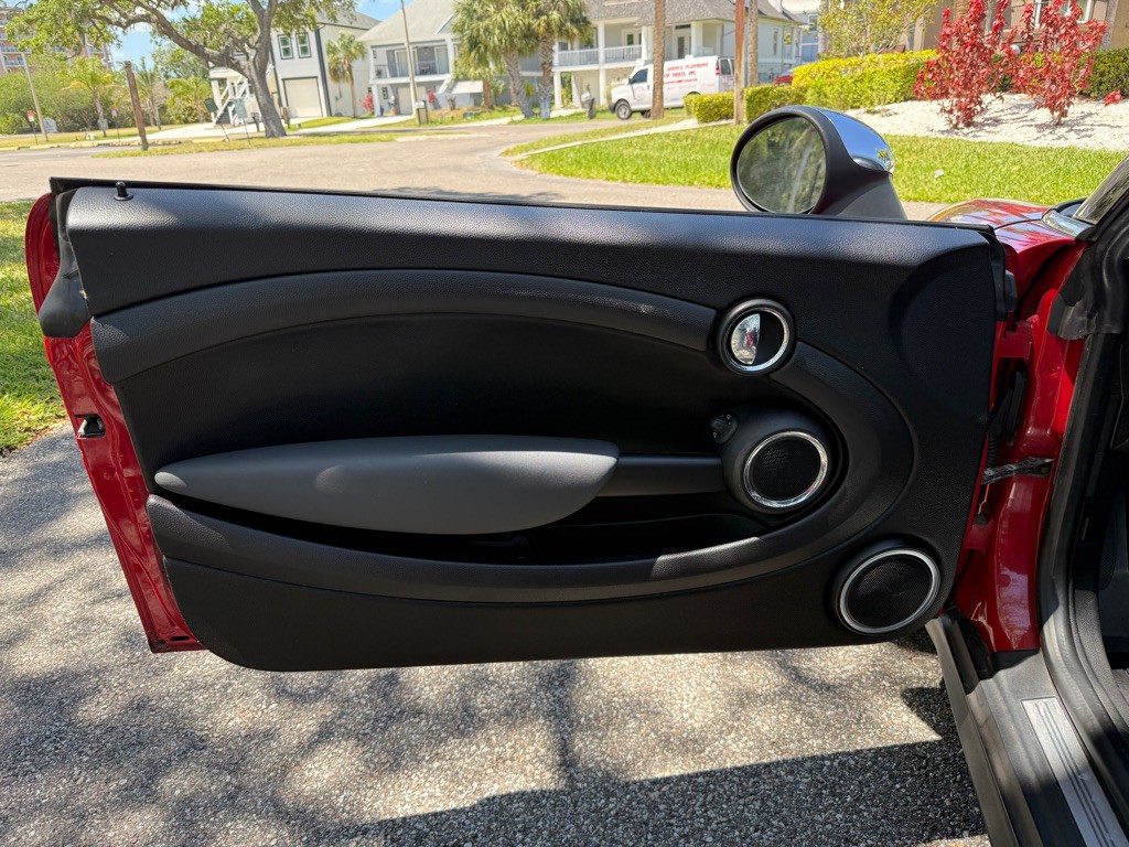 2010 MINI Cooper Image 13